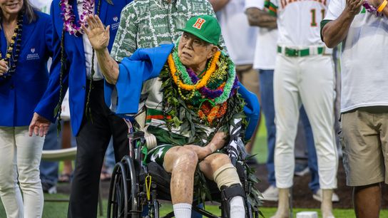 Les Murakami honored with Hall of Fame ceremony at home stadium taken HONOLULU. Photo by  Photo: Michael Lasquero, HSRN