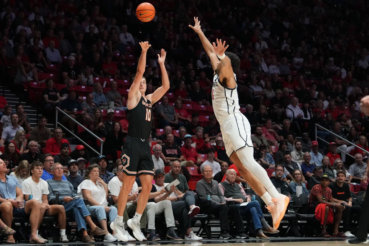 Idaho State forward Connor Hollenbeck (10) shoots a three during an NCAA basketball game against SDSU, Sunday November 09, 2025 in San Diego, California. Idaho State forward Connor Hollenbeck (10) shoots a three during an NCAA basketball game against SDSU, Sunday November 09, 2025 in San Diego, California.