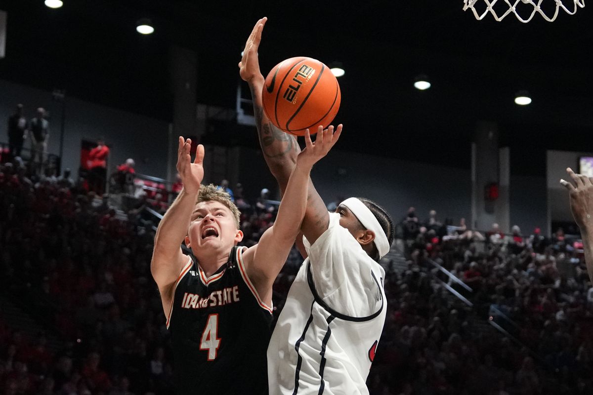 Idaho State guard Jaedyn Brown (4) goes up for a layup during an NCAA basketball game against SDSU, Sunday November 09, 2025 in San Diego, California. Idaho State guard Jaedyn Brown (4) goes up for a layup during an NCAA basketball game against SDSU, Sunday November 09, 2025 in San Diego, California.
