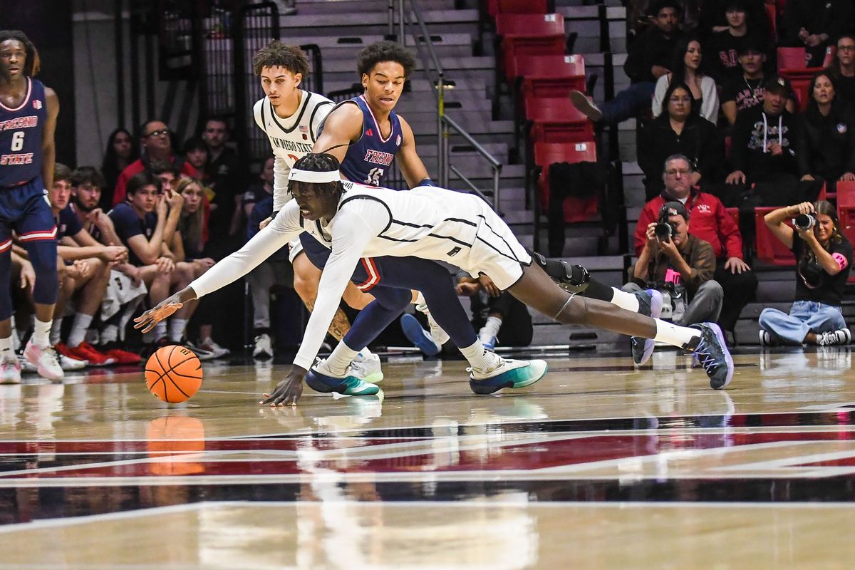 SDSU Magoon Gwath (0 ) dives to recover the loose ball during an NCAA men’s basketball game against Fresno State. Saturday January 10, 2026 in San Diego, California. SDSU Magoon Gwath (0 ) dives to recover the loose ball during an NCAA men’s basketball game against Fresno State. Saturday January 10, 2026 in San Diego, California.
