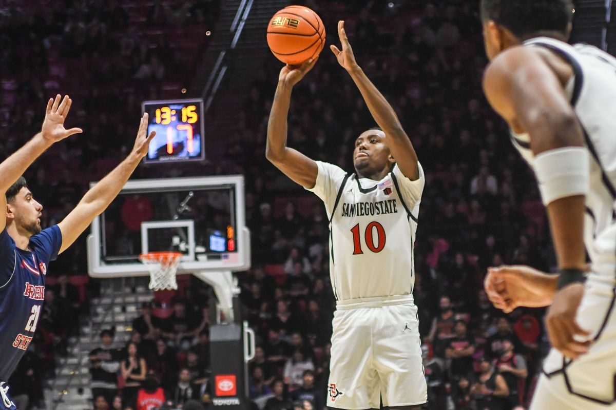 SDSU BJ Davis (10 ) during an NCAA men’s basketball game against Fresno State. Saturday January 10, 2026 in San Diego, California. SDSU BJ Davis (10 ) during an NCAA men’s basketball game against Fresno State. Saturday January 10, 2026 in San Diego, California.
