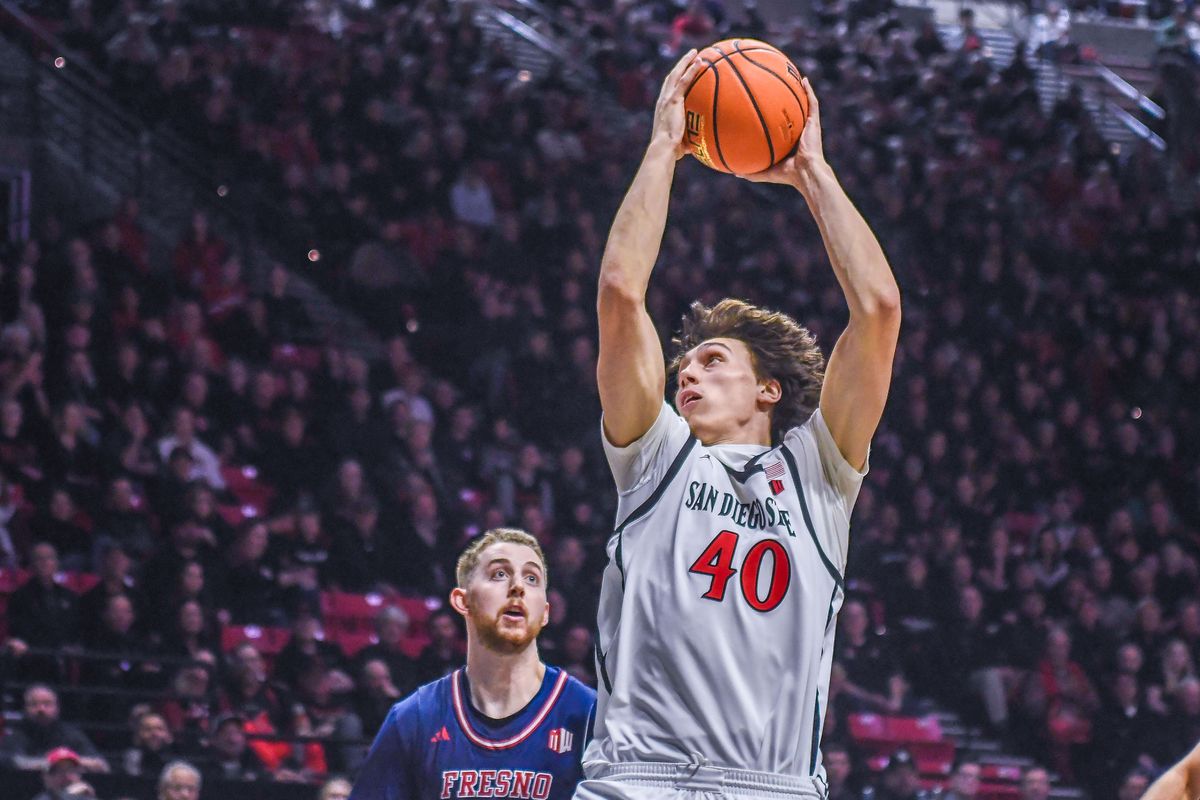 SDSU Miles Heide (40) prepares to shoot during an NCAA men’s basketball game against Fresno State. Saturday January 10, 2026 in San Diego, California. SDSU Miles Heide (40) prepares to shoot during an NCAA men’s basketball game against Fresno State. Saturday January 10, 2026 in San Diego, California.
