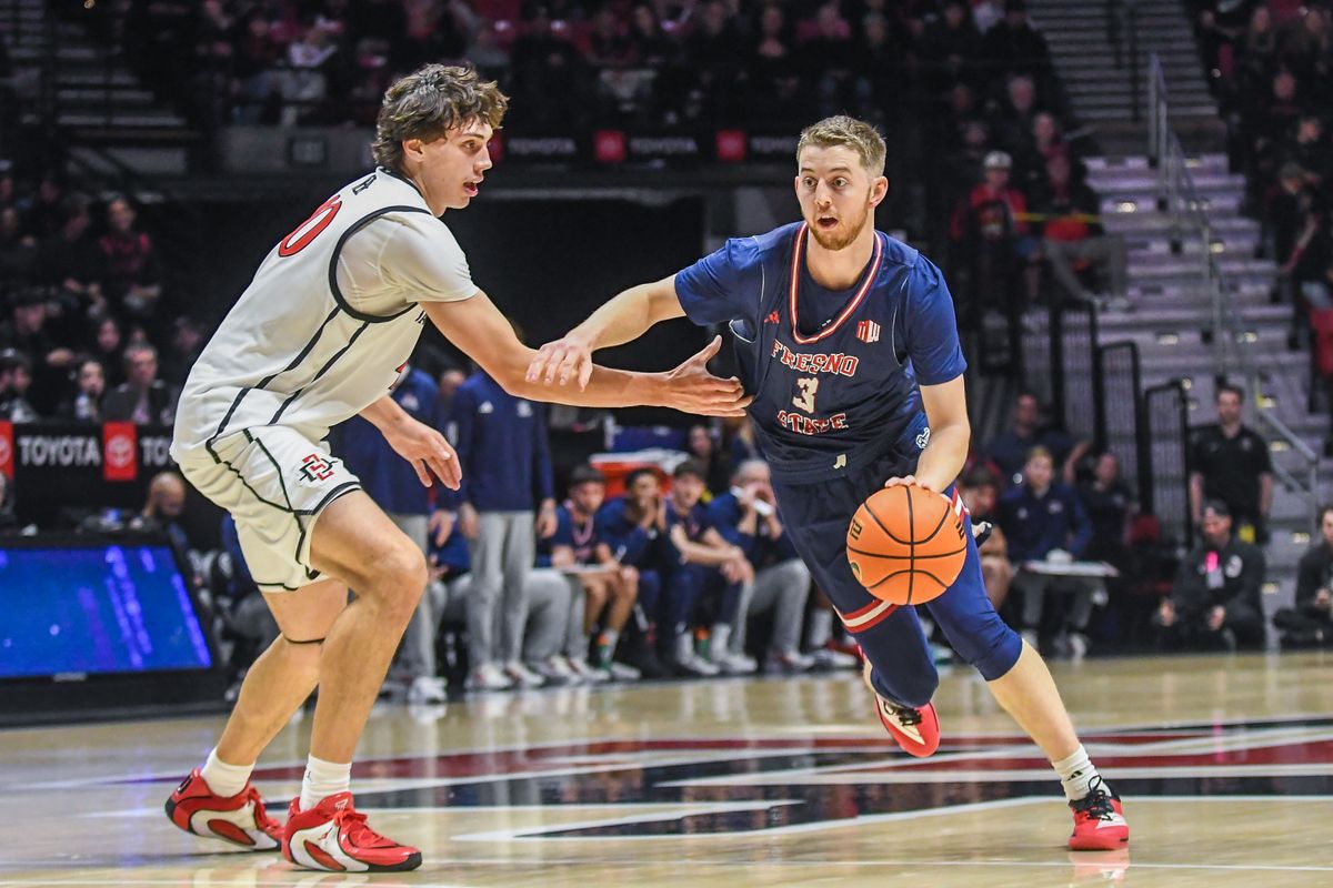 Fresno State Jake Heidbreder (3) drives to the basket during an NCAA men’s basketball game against Fresno State. Saturday January 10, 2026 in San Diego, California. Fresno State Jake Heidbreder (3) drives to the basket during an NCAA men’s basketball game against Fresno State. Saturday January 10, 2026 in San Diego, California.