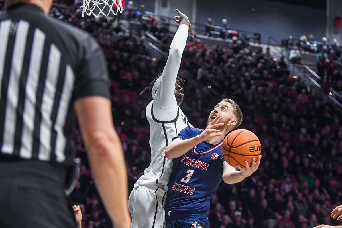 Fresno State Jake Heidbreder (3) drives to the basket during an NCAA men’s basketball game against Fresno State. Saturday January 10, 2026 in San Diego, California. Fresno State Jake Heidbreder (3) drives to the basket during an NCAA men’s basketball game against Fresno State. Saturday January 10, 2026 in San Diego, California.