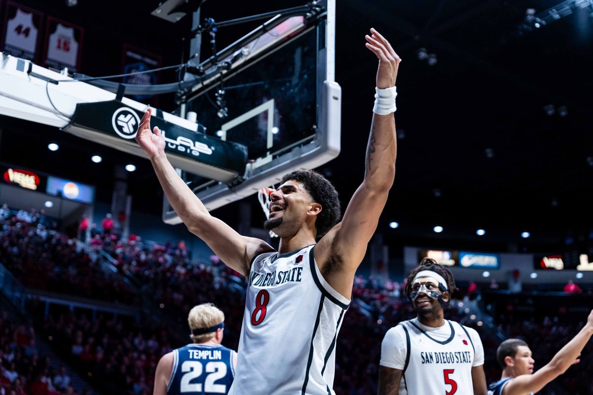 San Diego State forward Tae Simmons (8) hypes up the crowd during an NCAA Basketball game between Utah State and San Diego State, Wednesday February 25, 2026 at Viejas Arena in San Diego, Calif. San Diego State forward Tae Simmons (8) hypes up the crowd during an NCAA Basketball game between Utah State and San Diego State, Wednesday February 25, 2026 at Viejas Arena in San Diego, Calif.
