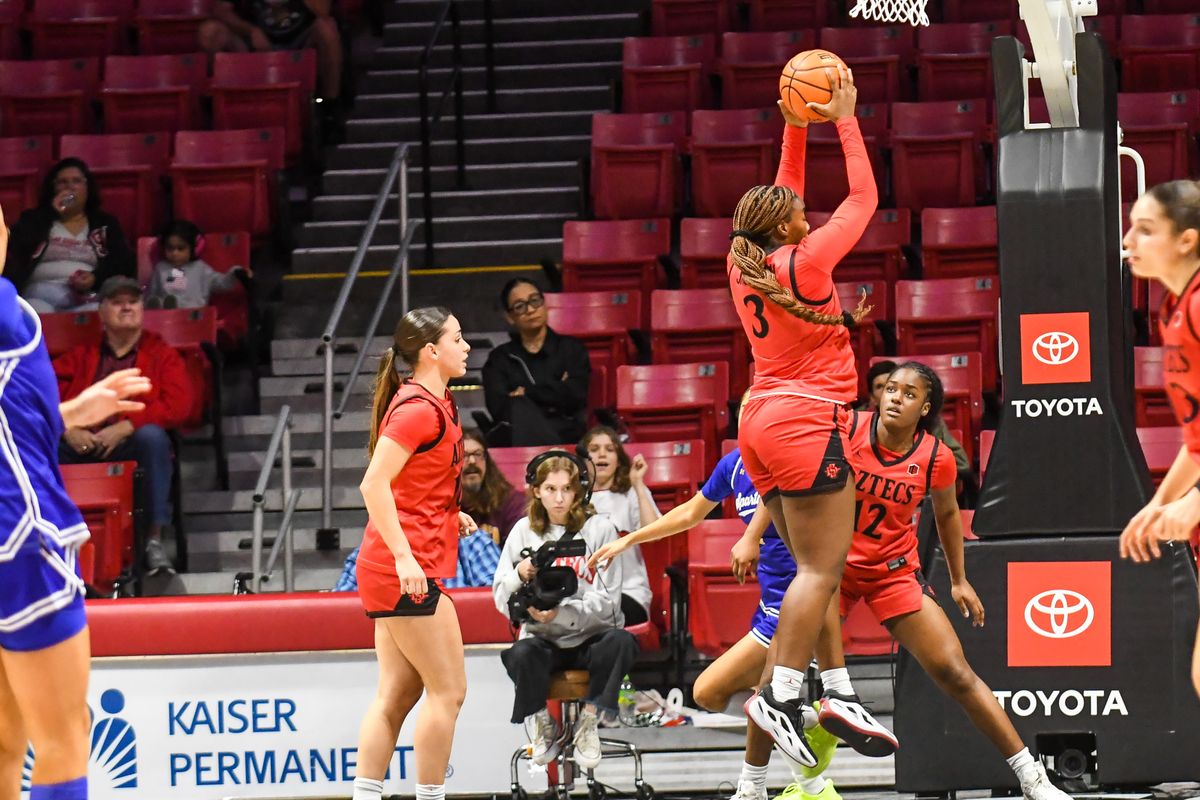 SDSU guard Alyssa Jackson (3) grabs a rebound during an NCAA Women’s basketball game against San Jose State Saturday January 24, 2026 in San Diego, California. SDSU guard Alyssa Jackson (3) grabs a rebound during an NCAA Women’s basketball game against San Jose State Saturday January 24, 2026 in San Diego, California.