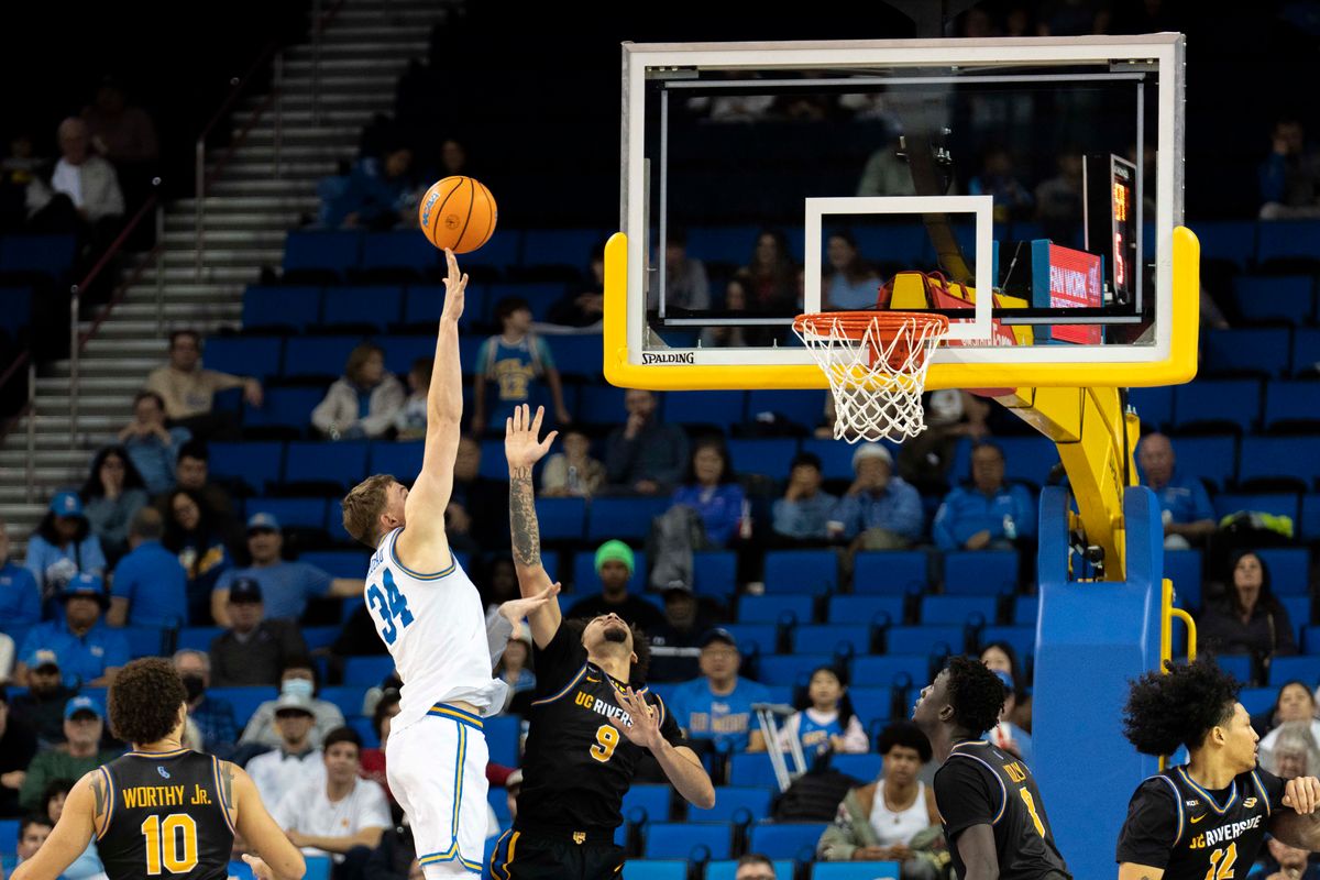 UCLA forward Tyler Bilodeau (34) scores a turnaround jumper during an NCAA basketball game against UC Riverside, Tuesday December 23rd, 2025 in Los Angeles, California. UCLA forward Tyler Bilodeau (34) scores a turnaround jumper during an NCAA basketball game against UC Riverside, Tuesday December 23rd, 2025 in Los Angeles, California.