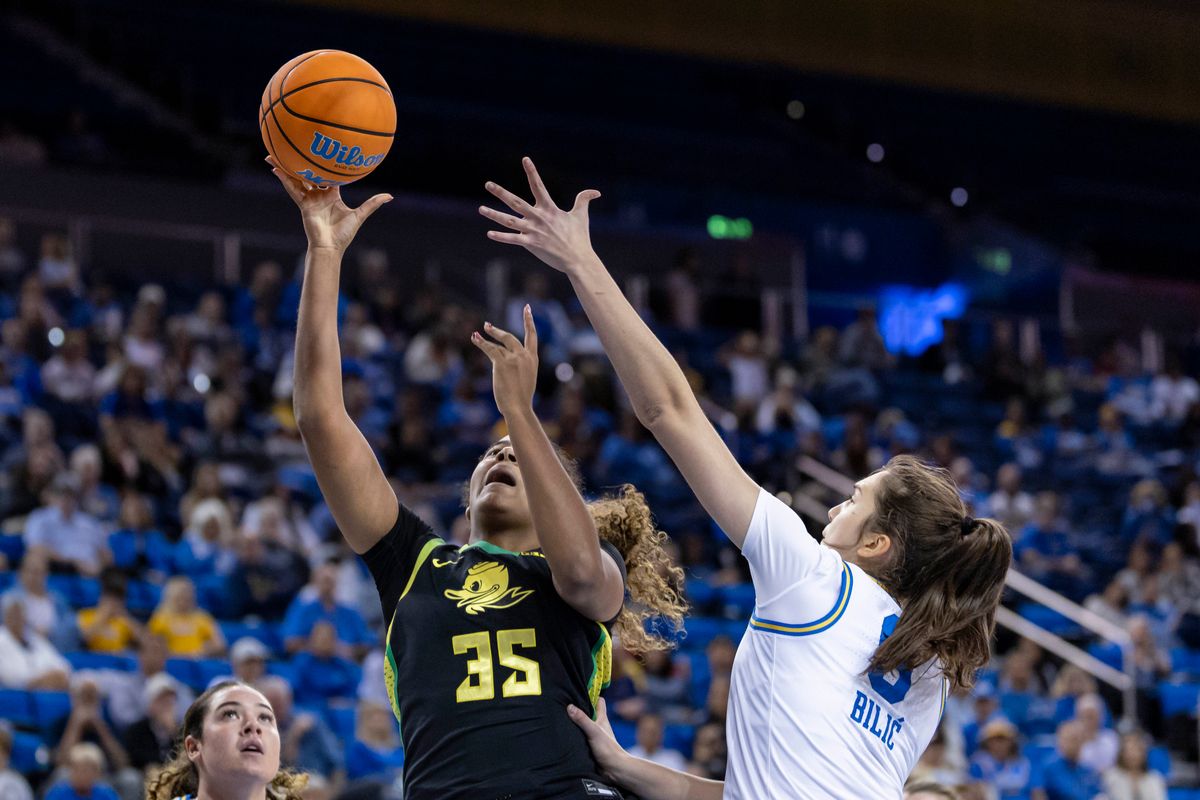 Forward Ehis Etute #35 of the Oregon Ducks shoots the ball during an NCAA basketball game against the UCLA Bruins, Sunday December 7, 2025 in Los Angeles, Calif. Forward Ehis Etute #35 of the Oregon Ducks shoots the ball during an NCAA basketball game against the UCLA Bruins, Sunday December 7, 2025 in Los Angeles, Calif.