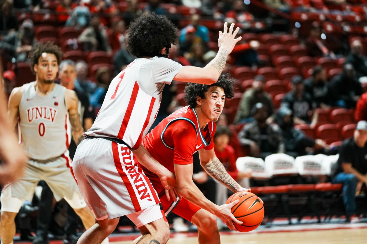 New Mexico guard Uriah Tenette (4) scans the court while guarded by UNLV Al Green (7) during second half of college basketball game against UNLV on Tuesday, January 27, 2026 at Thomas & Mack Arena in Las Vegas. New Mexico guard Uriah Tenette (4) scans the court while guarded by UNLV Al Green (7) during second half of college basketball game against UNLV on Tuesday, January 27, 2026 at Thomas & Mack Arena in Las Vegas.