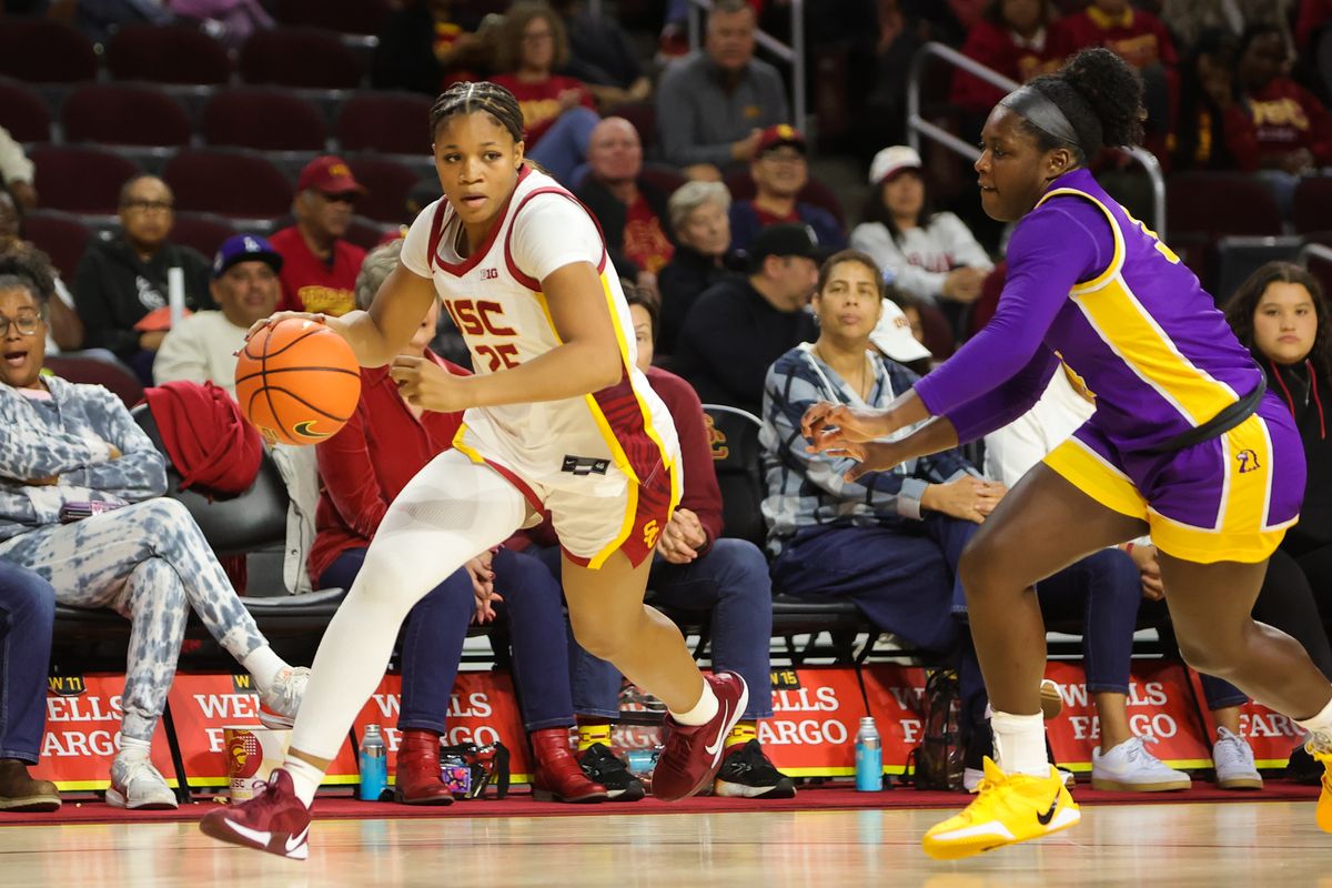 #25 G Kara Dunn of USC drives the lane during an NCAA basketball game against Tennessee Tech on November 25, 2025 in Los Angeles, CA. #25 G Kara Dunn of USC drives the lane during an NCAA basketball game against Tennessee Tech on November 25, 2025 in Los Angeles, CA.