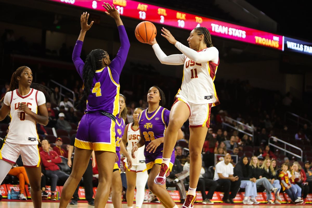 #11 G Kennedy Smith of USC makes a pass during an NCAA basketball game against Tennessee Tech on November 25, 2025 in Los Angeles, CA. #11 G Kennedy Smith of USC makes a pass during an NCAA basketball game against Tennessee Tech on November 25, 2025 in Los Angeles, CA.