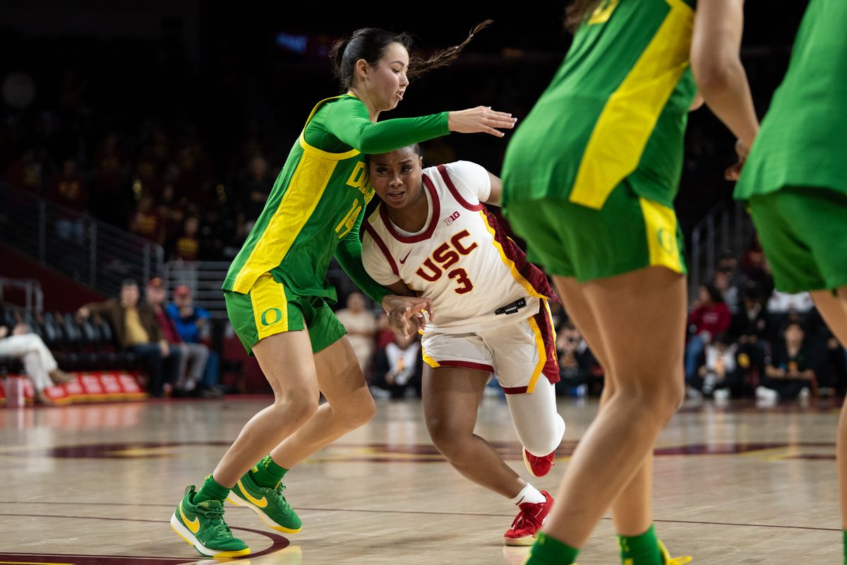 USC Trojans Guard Londynn Jones (3) attacks the defender during a women's college basketball game against the Oregon Ducks, Tuesday January 6th, 2026 at Galen Center in Los Angeles, Calif. USC Trojans Guard Londynn Jones (3) attacks the defender during a women's college basketball game against the Oregon Ducks, Tuesday January 6th, 2026 at Galen Center in Los Angeles, Calif.