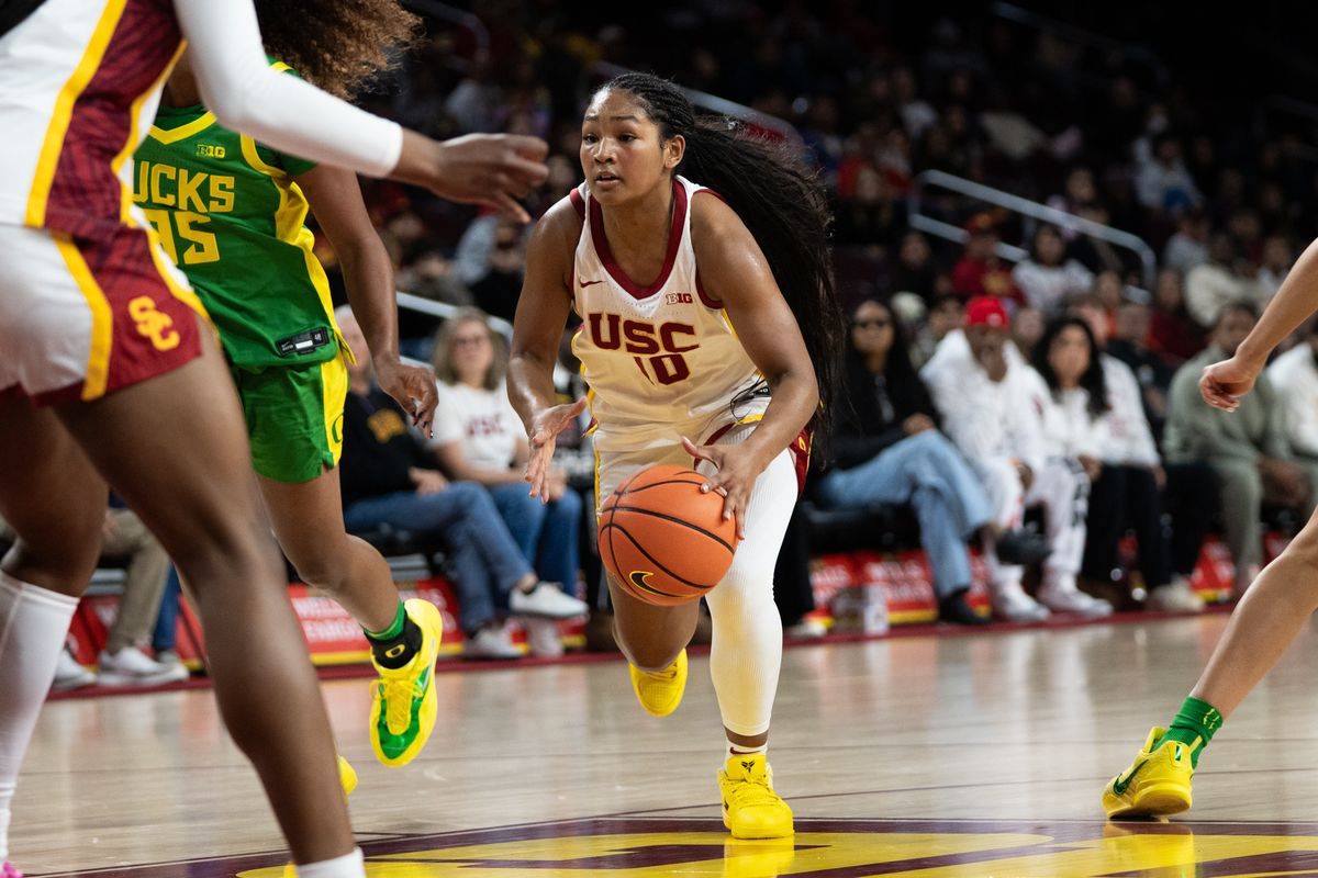 USC Trojans Guard Malia Samuels (10) attacks the lane during a women's college basketball game against the Oregon Ducks, Tuesday January 6th, 2026 at Galen Center in Los Angeles, Calif. USC Trojans Guard Malia Samuels (10) attacks the lane during a women's college basketball game against the Oregon Ducks, Tuesday January 6th, 2026 at Galen Center in Los Angeles, Calif.