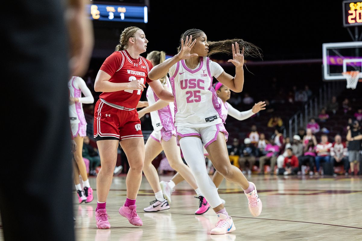 USC guard Kara Dunn (25) calls for the ball during a Big Ten college basketball game against Wisconsin Badgers Thursday February 19, 2026  in Los Angeles.