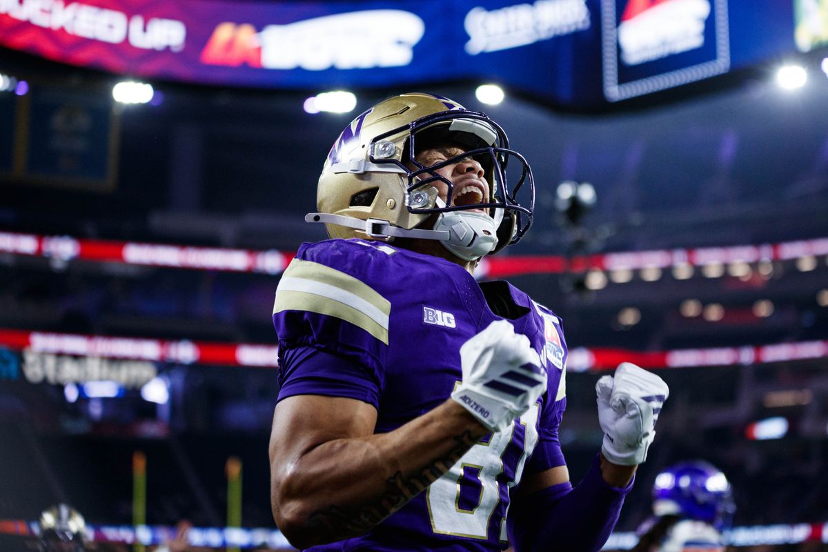 Washington Huskies wide receiver Dezmen Roebuck (81) celebrates after scoring a touchdown during the LA Bowl against the Boise State Broncos on December 13, 2025 in Los Angeles, California. Washington Huskies wide receiver Dezmen Roebuck (81) celebrates after scoring a touchdown during the LA Bowl against the Boise State Broncos on December 13, 2025 in Los Angeles, California.