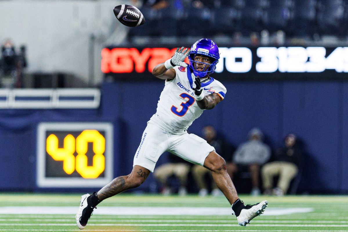 Boise State Huskies wide receiver Latrell Caples (3) receives the ball during the LA Bowl against the Washington Huskies on December 13, 2025 in Los Angeles, California. Boise State Huskies wide receiver Latrell Caples (3) receives the ball during the LA Bowl against the Washington Huskies on December 13, 2025 in Los Angeles, California.