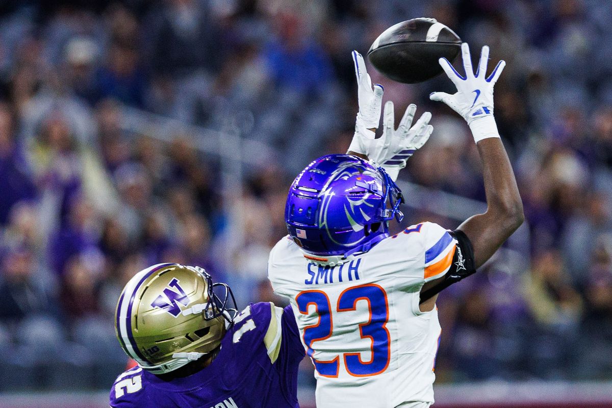 Boise State Broncos cornerback Sherrod Smith (23) attempts to intercept the ball during the LA Bowl against the Washington Huskies on December 13, 2025 in Los Angeles, California. Boise State Broncos cornerback Sherrod Smith (23) attempts to intercept the ball during the LA Bowl against the Washington Huskies on December 13, 2025 in Los Angeles, California.