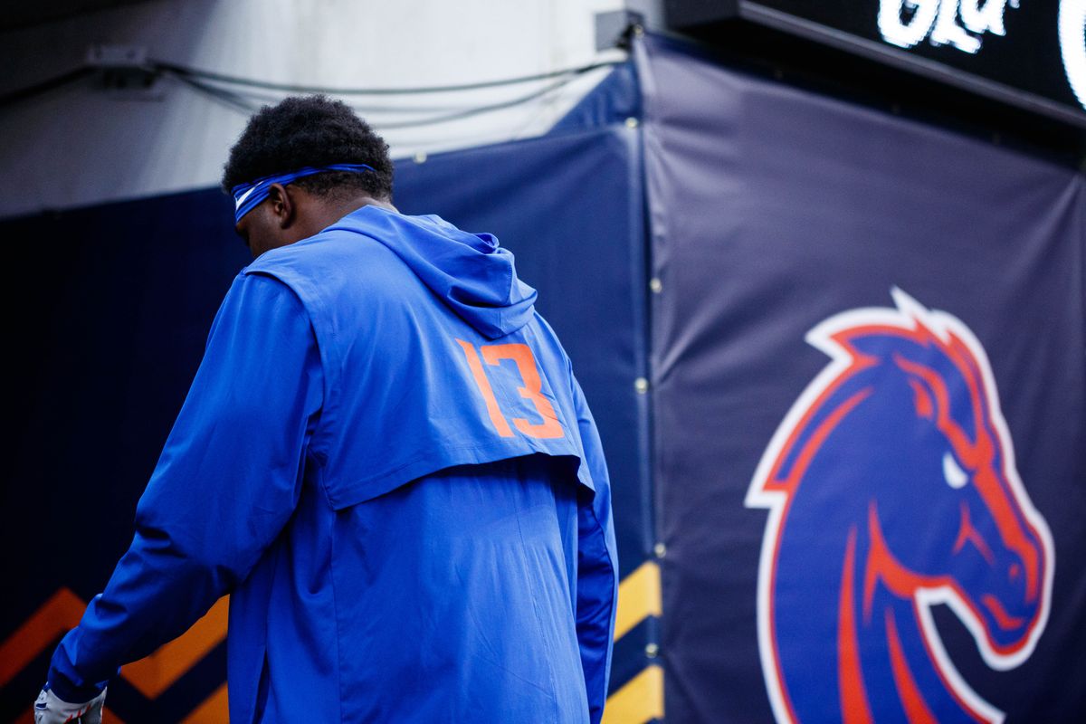 Boise State Broncos EDGE Sterling Lane II walks to the locker room before the LA Bowl against the Washington Huskies on December 13, 2025 in Los Angeles, California. Boise State Broncos EDGE Sterling Lane II walks to the locker room before the LA Bowl against the Washington Huskies on December 13, 2025 in Los Angeles, California.