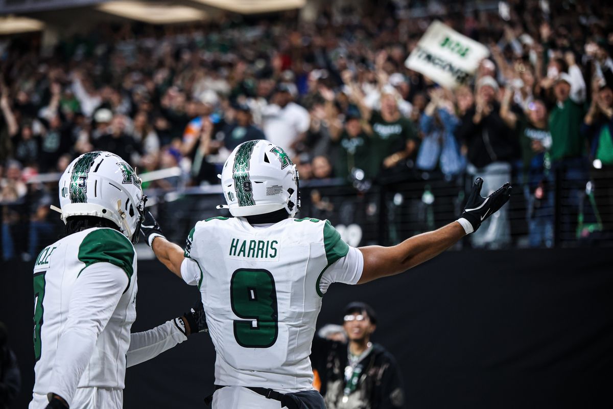 Hawai'i Rainbow Warriors WR Jackson Harris (9) celebrates towards the Rainbow Warrior fans during a college football game against the UNLV Rebels on Friday November 21, 2025, in Las Vegas, Nevada. Hawai'i Rainbow Warriors WR Jackson Harris (9) celebrates towards the Rainbow Warrior fans during a college football game against the UNLV Rebels on Friday November 21, 2025, in Las Vegas, Nevada.