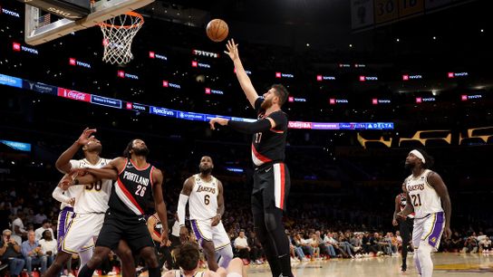 Lakers Lose to Blazers in Final Seconds, Fall To 0-3 (NBA)