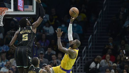 LeBron drops 43 as Lakers defeat Hornets, 121-115 (NBA)