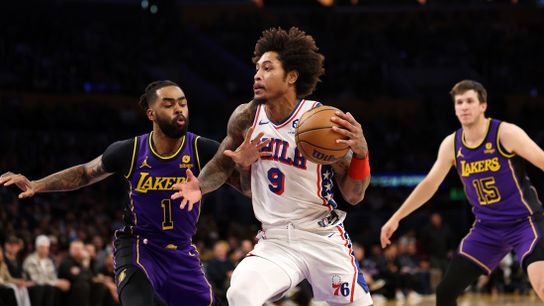 Lakers hold on late to defeat Sixers, 101-94 (NBA)