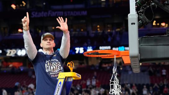 Lakers target UConn's Hurley to be next coach (NBA)