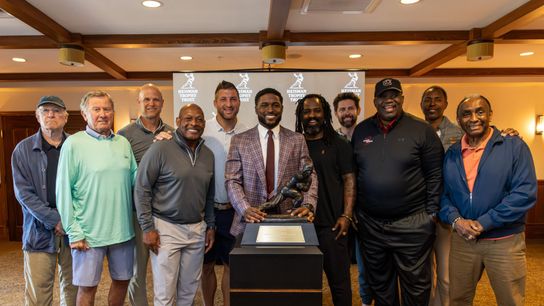 Bush gets back 2005 Heisman Trophy, No. 5 to be re-retired (College)