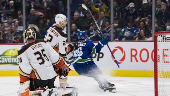 Ducks' defensive issues on display again in loss to Canucks (NHL)
