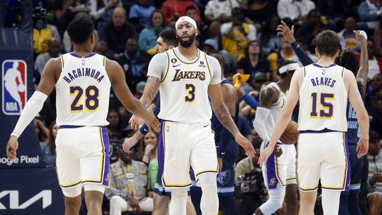 How the Lakers might manage their free agents (NBA)