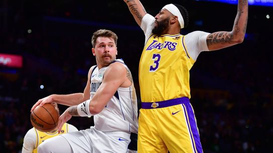Late rally comes up short as Lakers fall to Mavericks in thriller, 104-101 (NBA)