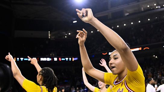 USC advances to Sweet 16 after victory over Kansas, 73-55 (College)
