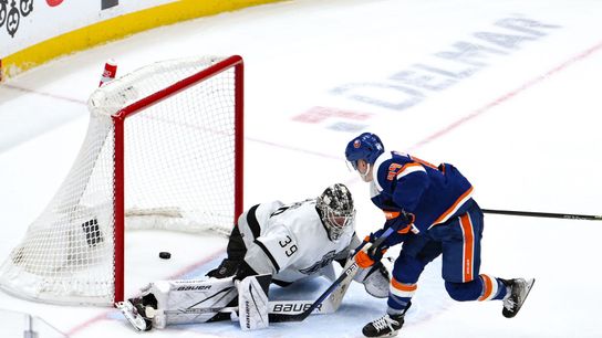 Kings fall to Flyers as home struggles continue, 4-2 (News)