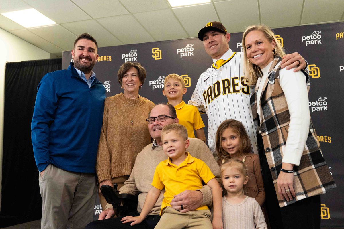 Craig Stammen poses with his family as he is introduced as the new Padres manager, Monday November 10, 2025 in San Diego, Calif. Craig Stammen poses with his family as he is introduced as the new Padres manager, Monday November 10, 2025 in San Diego, Calif.