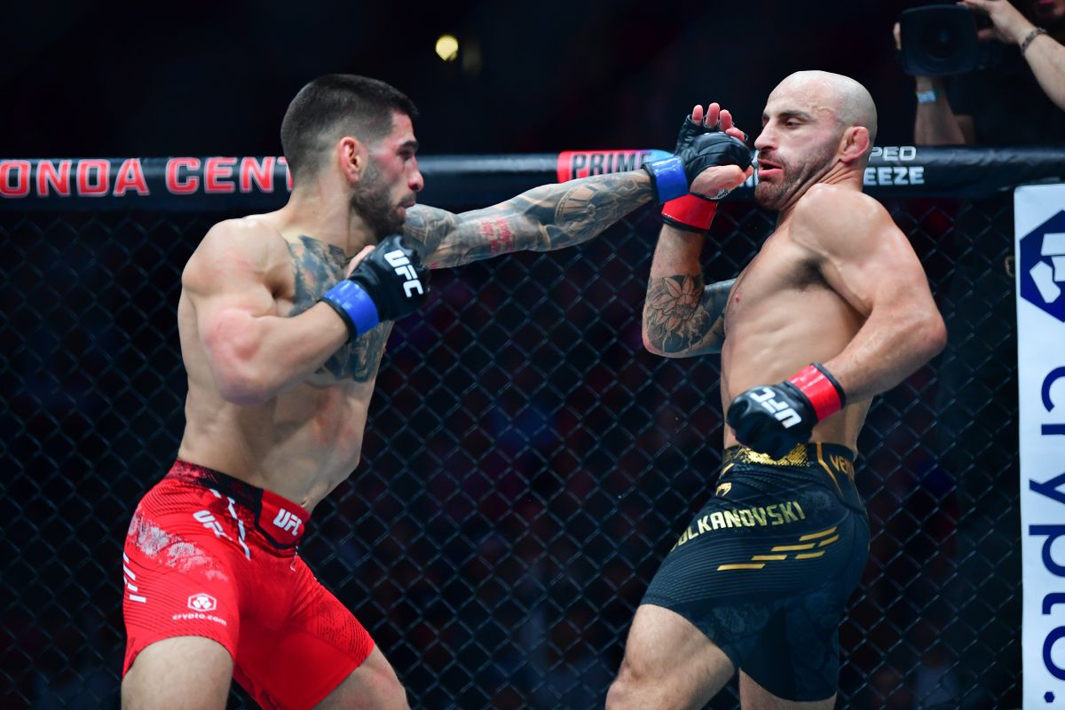 Ilia Topuria (L) and Alexander Volkanovski (R). Gary A. Vasquez/USA Today Ilia Topuria (L) and Alexander Volkanovski (R). Gary A. Vasquez/USA Today