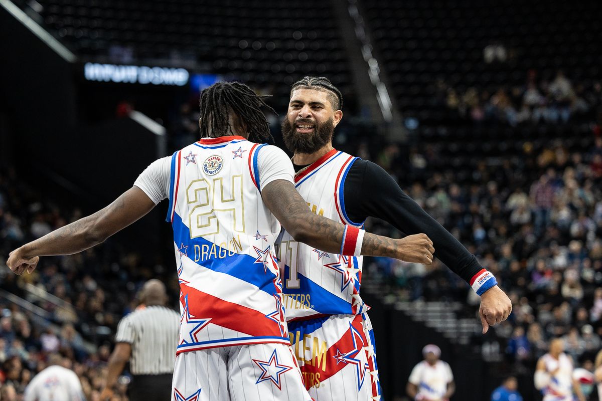 Harlem Globetrotter forward Sweet Lou II Dunbar (41) celebrate during a Harlem Globetrotters basketball game against The Washington Generals, Friday February 20, 2026 in Los Angeles.