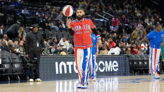 Harlem Globetrotters forward Sweet Lou II Dunbar (41) gestures during a Harlem Globetrotters basketball game against The Washington Generals, Friday February 20, 2026 in Los Angeles. Harlem Globetrotters forward Sweet Lou II Dunbar (41) gestures during a Harlem Globetrotters basketball game against The Washington Generals, Friday February 20, 2026 in Los Angeles.