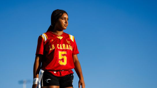 La Cañada High girls' flag football team sets tone in inaugural season taken in La Cañada, Calif. (Flag Football)