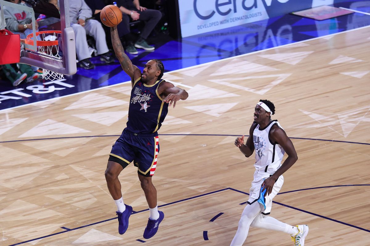 Team Stripes forward Kawhi Leonard (2) attempts a slam dunk during the NBA All Star Game on February 15, 2026 in Inglewood, CA.