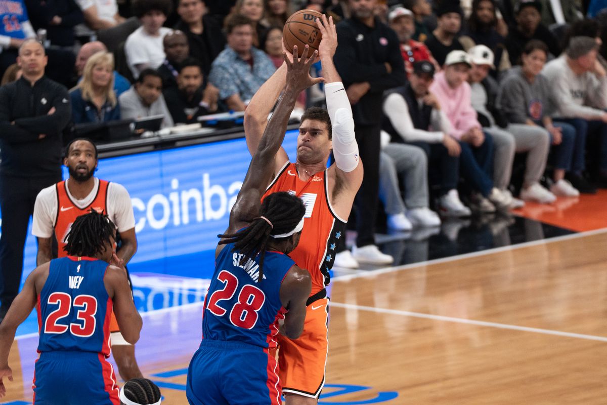Los Angeles Clippers Center Brook Lopez (11) shoots a jumper while the defender is in his face during an NBA basketball game against the Detroit Pistons, Sunday December 28th, 2025 in Inglewood, California. Los Angeles Clippers Center Brook Lopez (11) shoots a jumper while the defender is in his face during an NBA basketball game against the Detroit Pistons, Sunday December 28th, 2025 in Inglewood, California.