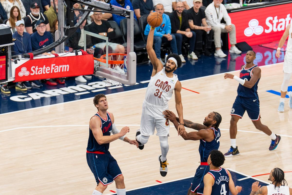 Cleveland Cavaliers center Jarrett Allen (31) goes coast to coast for a dunk during an NBA basketball game against the Los Angeles Clippers, Wednesday February 4th, 2026 in Los Angeles, California. Cleveland Cavaliers center Jarrett Allen (31) goes coast to coast for a dunk during an NBA basketball game against the Los Angeles Clippers, Wednesday February 4th, 2026 in Los Angeles, California.