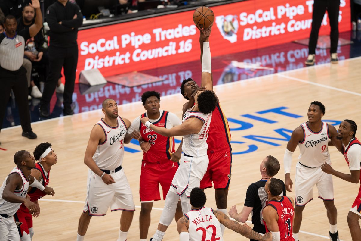 LA Clippers center Yanic Konan Niederhäuser (14) battles for possession after a jump ball during an NBA game between the New Orleans Pelicans and the LA Clippers on Sunday, March 1, 2026 at Intuit Dome in Inglewood Calif LA Clippers center Yanic Konan Niederhäuser (14) battles for possession after a jump ball during an NBA game between the New Orleans Pelicans and the LA Clippers on Sunday, March 1, 2026 at Intuit Dome in Inglewood Calif