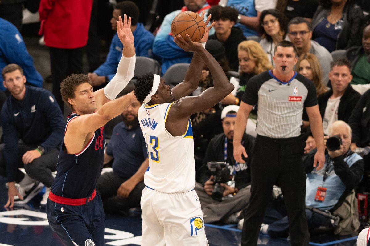 Indiana Pacers forward Pascal Siakam (43) takes a jump shot during an NBA game between the Indiana Pacers and the LA Clippers on Wednesday, March 4, 2026 at Intuit Dome in Inglewood Calif Indiana Pacers forward Pascal Siakam (43) takes a jump shot during an NBA game between the Indiana Pacers and the LA Clippers on Wednesday, March 4, 2026 at Intuit Dome in Inglewood Calif