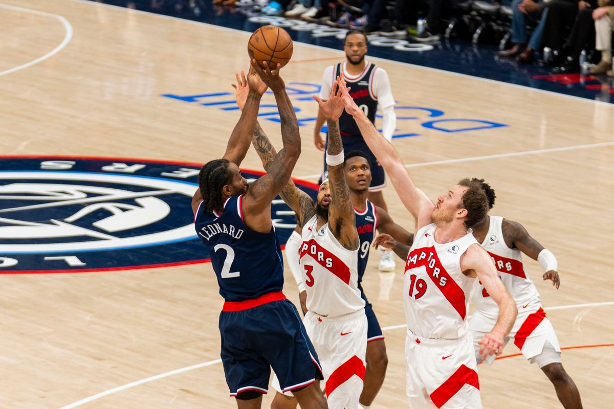 Los Angeles Clippers forward Kawhi Leonard (2) hits the mid-range jumper over two defenders during an NBA basketball game against the Toronto Raptors, Wednesday March 25th, 2026 in Los Angeles, California. Los Angeles Clippers forward Kawhi Leonard (2) hits the mid-range jumper over two defenders during an NBA basketball game against the Toronto Raptors, Wednesday March 25th, 2026 in Los Angeles, California.