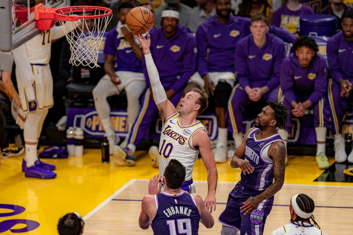 Los Angeles Lakers guard Luke Kennard (10) successfully making a basket during an NBA basketball game against the Sacramento Kings on March 1st, 2026 in Los Angeles, CA. Los Angeles Lakers guard Luke Kennard (10) successfully making a basket during an NBA basketball game against the Sacramento Kings on March 1st, 2026 in Los Angeles, CA.