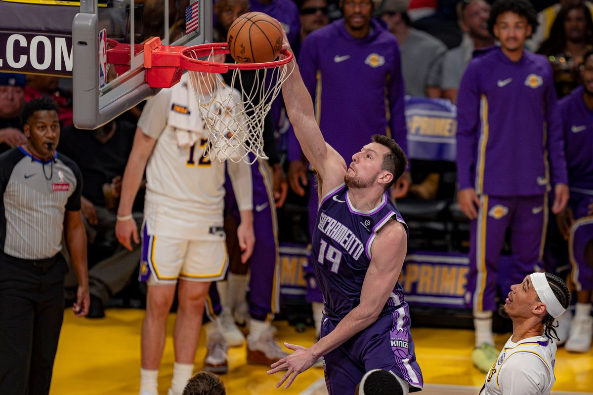 Sacramento Kings forward Drew Eubanks (19) dunking the basketball during an NBA basketball game against the Los Angeles Lakers on March 1st, 2026 in Los Angeles, CA. Sacramento Kings forward Drew Eubanks (19) dunking the basketball during an NBA basketball game against the Los Angeles Lakers on March 1st, 2026 in Los Angeles, CA.