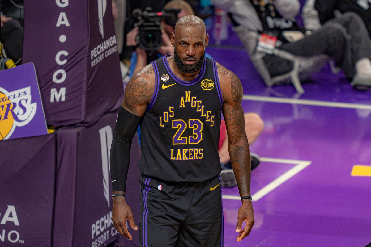 Los Angeles Lakers forward LeBron James (23) staring down Pelicans fans during an NBA basketball game against the New Orleans Pelicans on March 3rd, 2026 in Los Angeles, CA. Los Angeles Lakers forward LeBron James (23) staring down Pelicans fans during an NBA basketball game against the New Orleans Pelicans on March 3rd, 2026 in Los Angeles, CA.