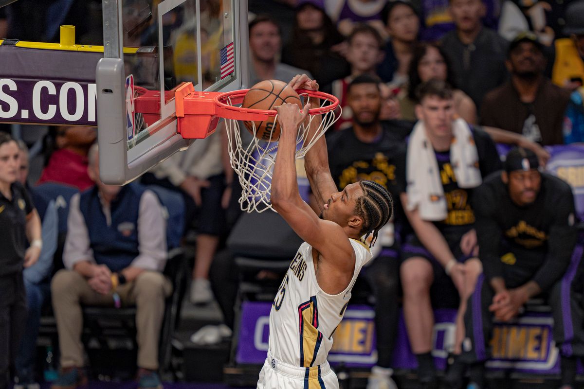 New Orleans Pelicans forward Trey Murphy III (25) dunking the basketball during an NBA basketball game against the Los Angeles Lakers on March 3rd, 2026 in Los Angeles, CA. New Orleans Pelicans forward Trey Murphy III (25) dunking the basketball during an NBA basketball game against the Los Angeles Lakers on March 3rd, 2026 in Los Angeles, CA.