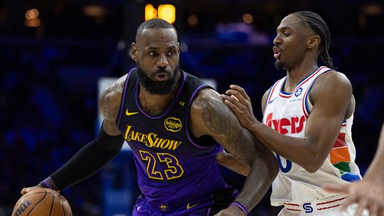 Anthony Davis exits early in Lakers' ugly loss to short-handed Sixers taken at Wells Fargo Center (Los Angeles Lakers)