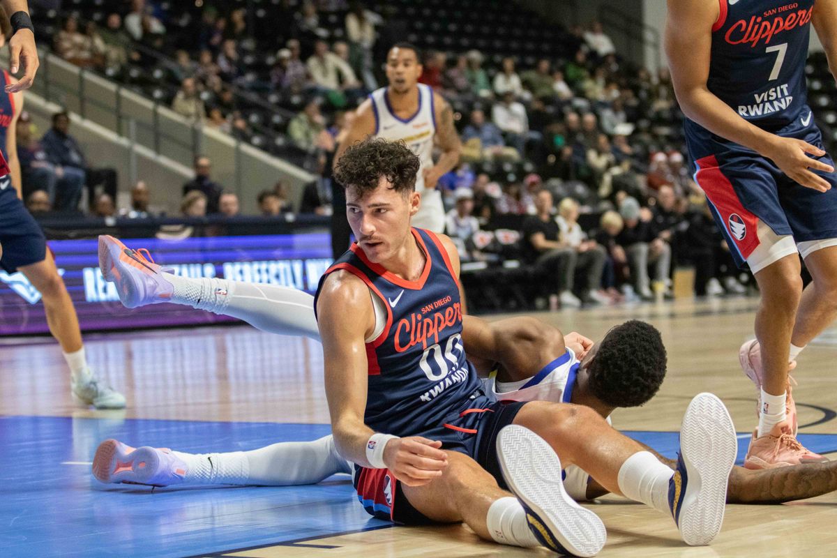 SD Clippers forward Taylor Funk (00) on the floor during a G-League basketball game between the Santa Cruz Warriors and the San Diego Clippers Sunday, Dec. 14, 2025 at Frontwave Arena in Oceanside, CA. SD Clippers forward Taylor Funk (00) on the floor during a G-League basketball game between the Santa Cruz Warriors and the San Diego Clippers Sunday, Dec. 14, 2025 at Frontwave Arena in Oceanside, CA.